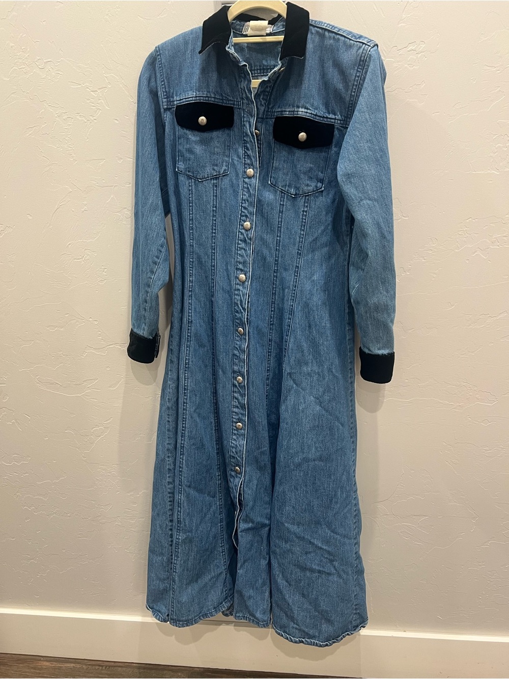 VTG Gotcha Covered Women’s Long Denim Size 6 Dress w/Black Velvet Accents